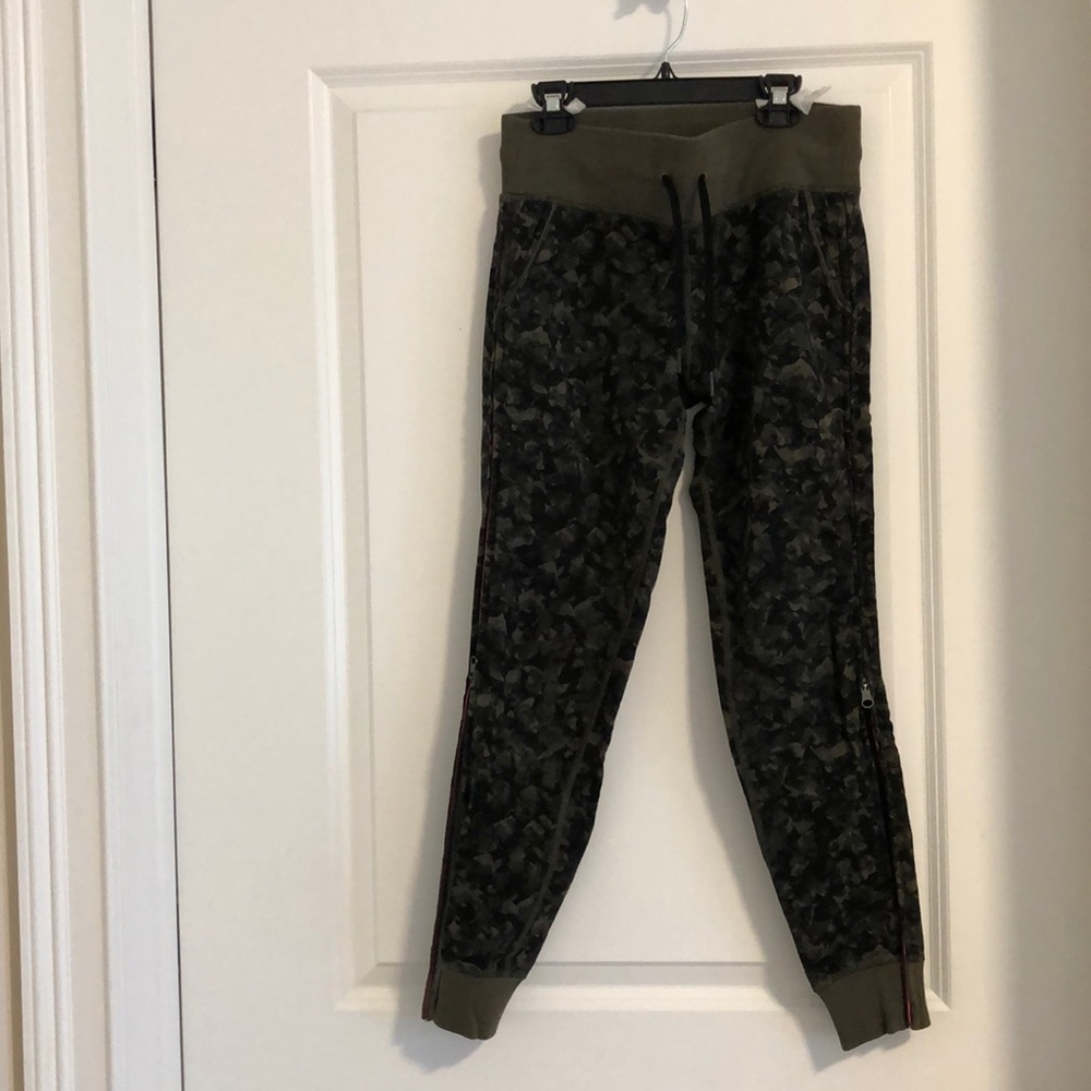 Lululemon Camo sweatpants